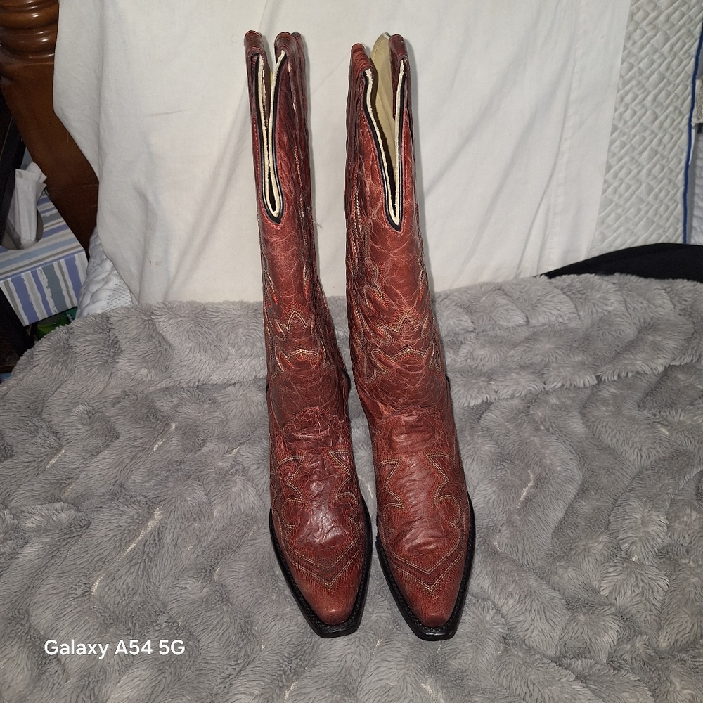 New Corral Sniped Toed Western boots. Size 8.